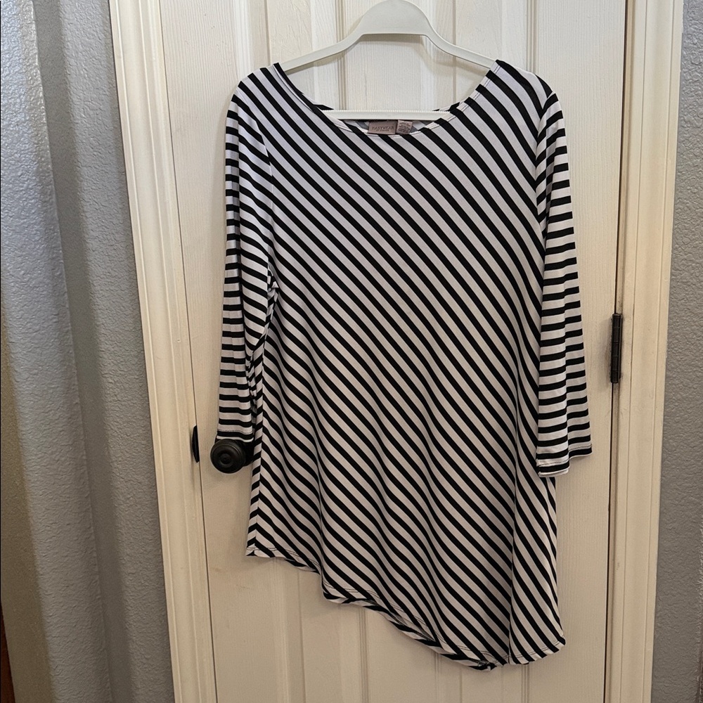Chico’s Easywear size 2 Black and White Striped Long Sleeve Top
